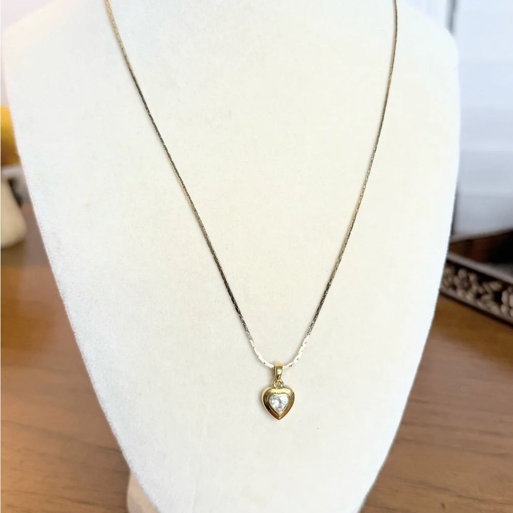 Vintage Gold Tone Heart Pendant Necklace with Clear Faceted Stone on Chain - Picture 2 of 10